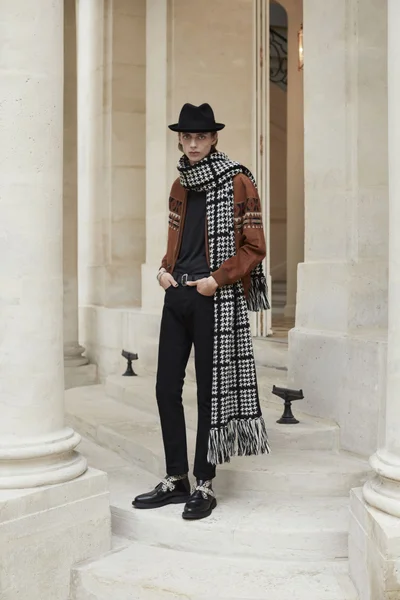 Look 64